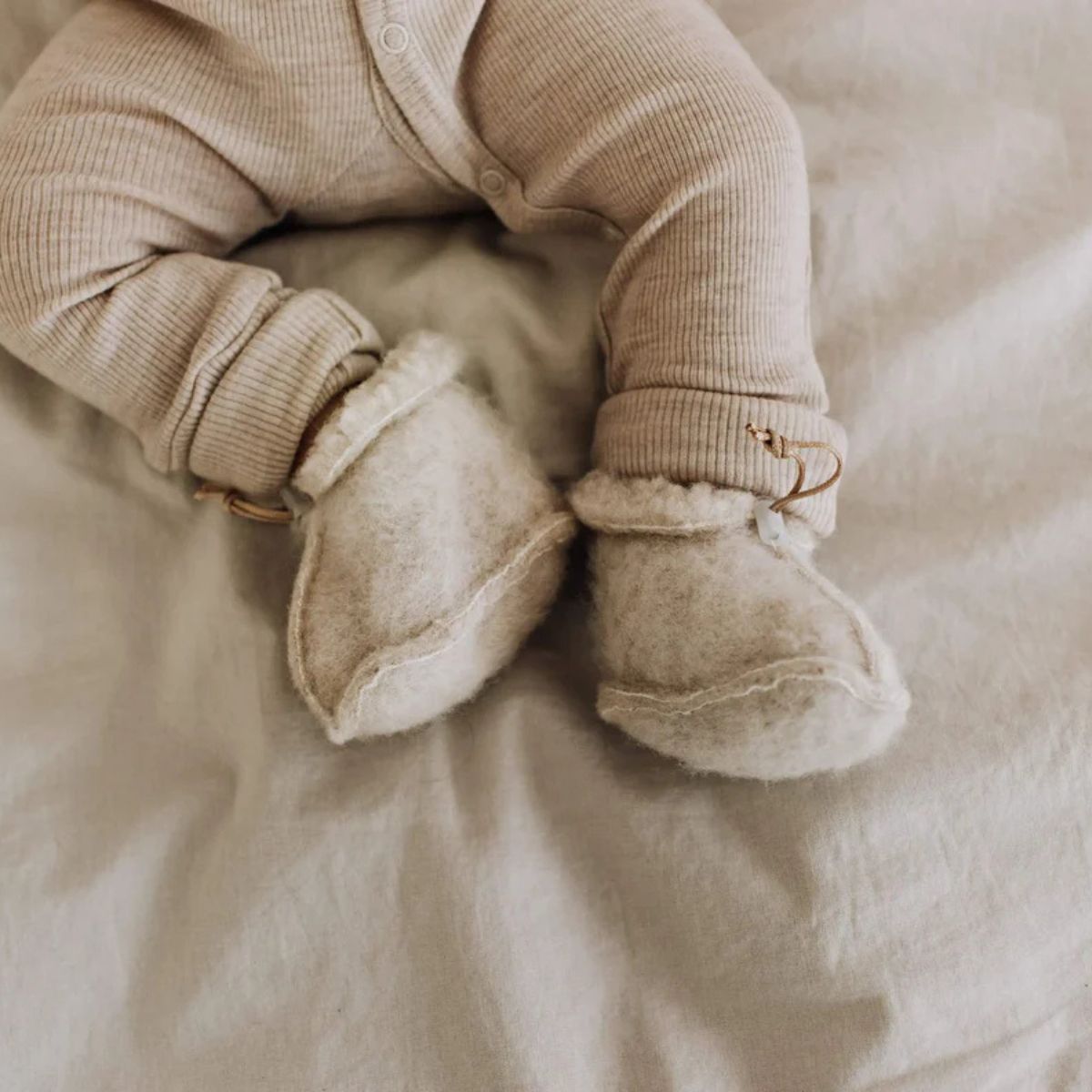 Baby booties in 100% merino wool